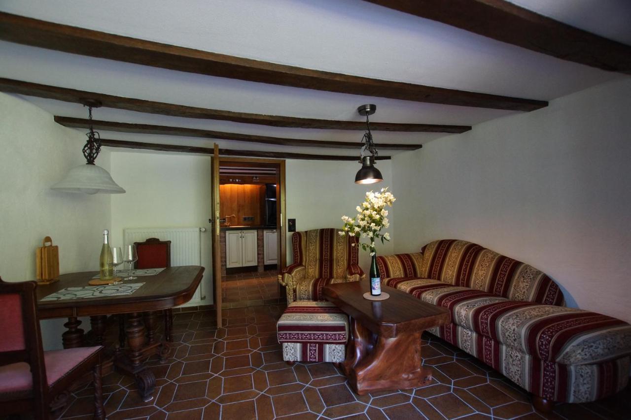 Altes Faehrhaus An Der Mosel Anno1633 Apartment Traben-Trarbach Exterior foto